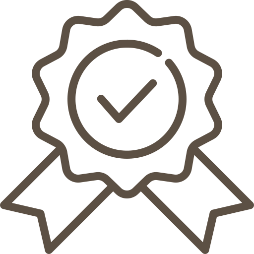 Brązowa ikona konturowa przedstawiająca medalion lub odznakę ze wstążkami. Wewnątrz karbowanego okręgu znajduje się symbol "fajki" oznaczający sukces, jakość lub zatwierdzenie.